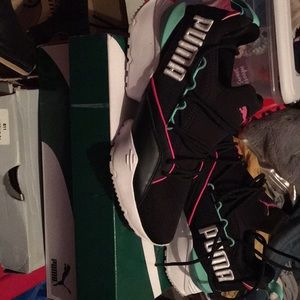 A pair of pumas worn twice a size seven